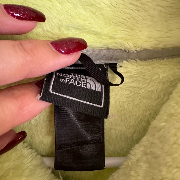 The North Face Women's Size Medium Fuzzy Fleece Zip Up Jacket - Picture 5 of 5